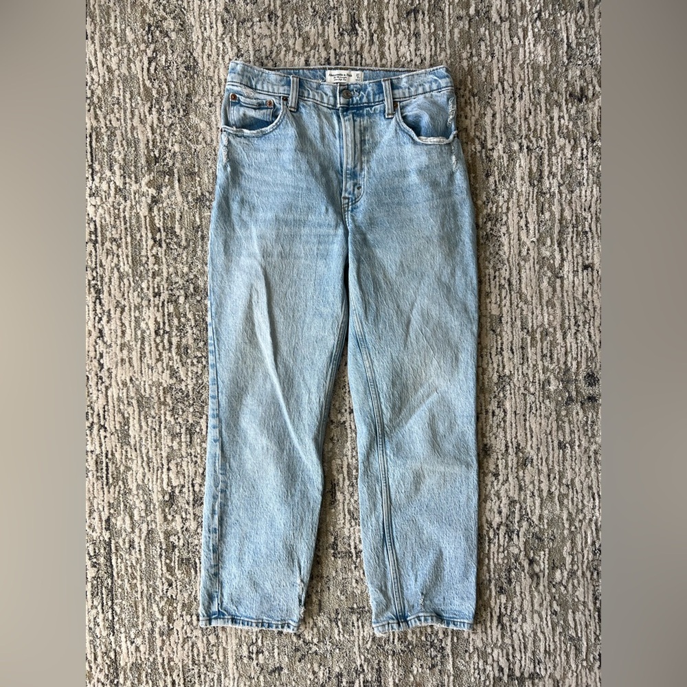 Abercrombie The 90s Straight Ultra High Rise Distressed Jeans